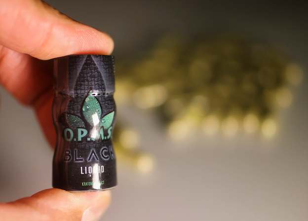 OPMS Kratom Shots vs Extracts: A Detailed Comparison | FullyKratom.com